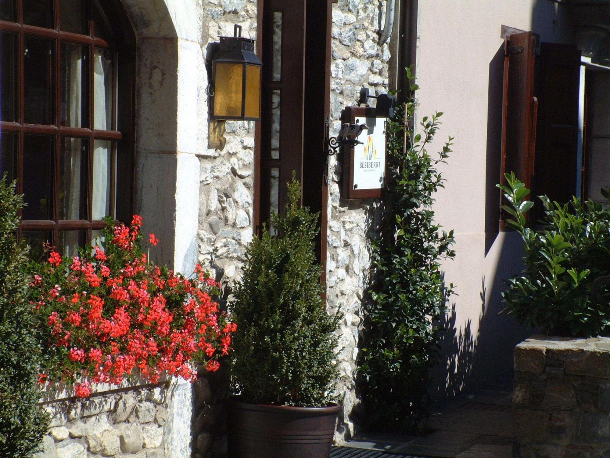 Besiberri Hotel Arties Exterior foto